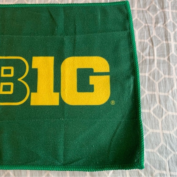NCAA Oregon Ducks Sports Fan Towel Green 11x18”" BIG10 Network Rally Towel SGA - Picture 4 of 6